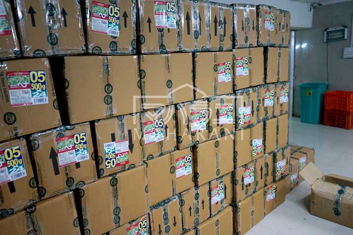 ヘナ出荷前の検査待ち